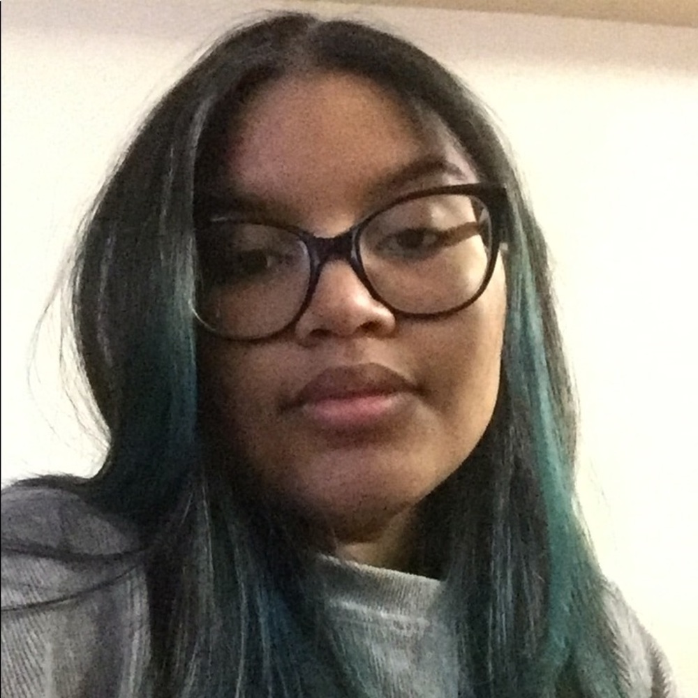 Meet your Posher, Lia